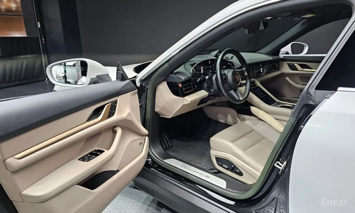 Фото 11 - Porsche Taycan