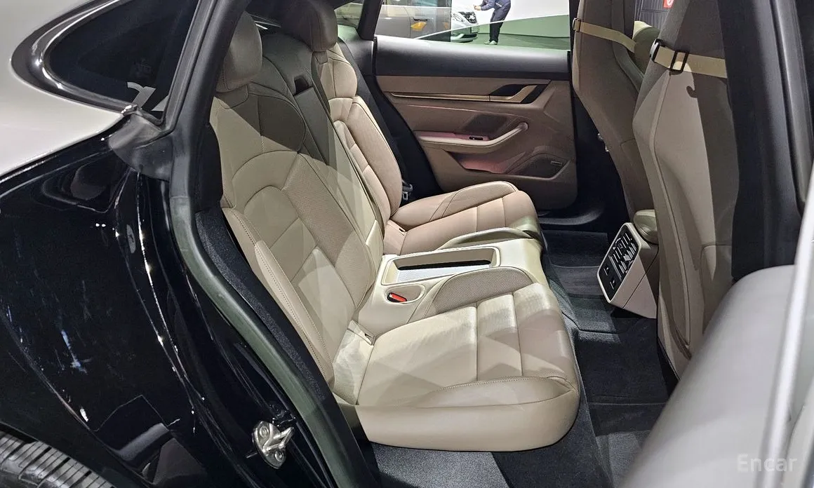 Фото 12 - Porsche Taycan