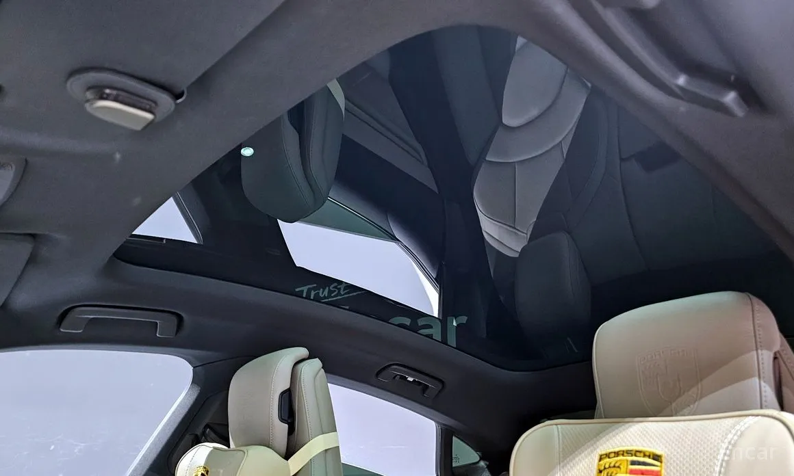 Фото 16 - Porsche Taycan