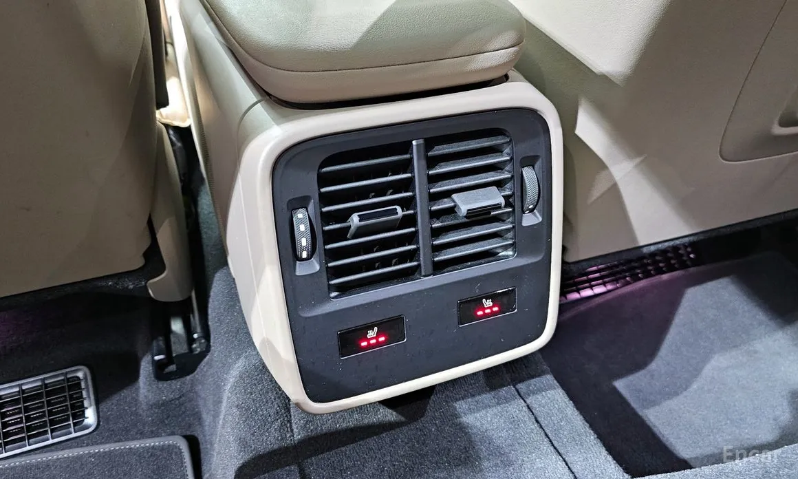 Фото 19 - Porsche Taycan