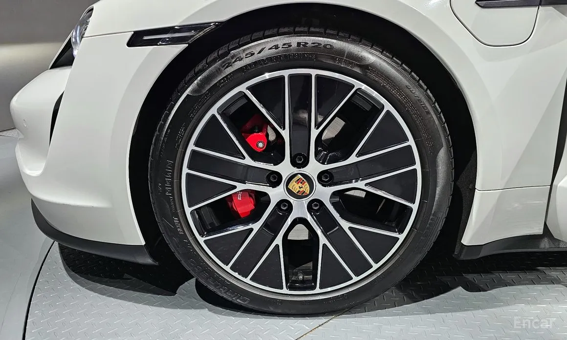 Фото 5 - Porsche Taycan