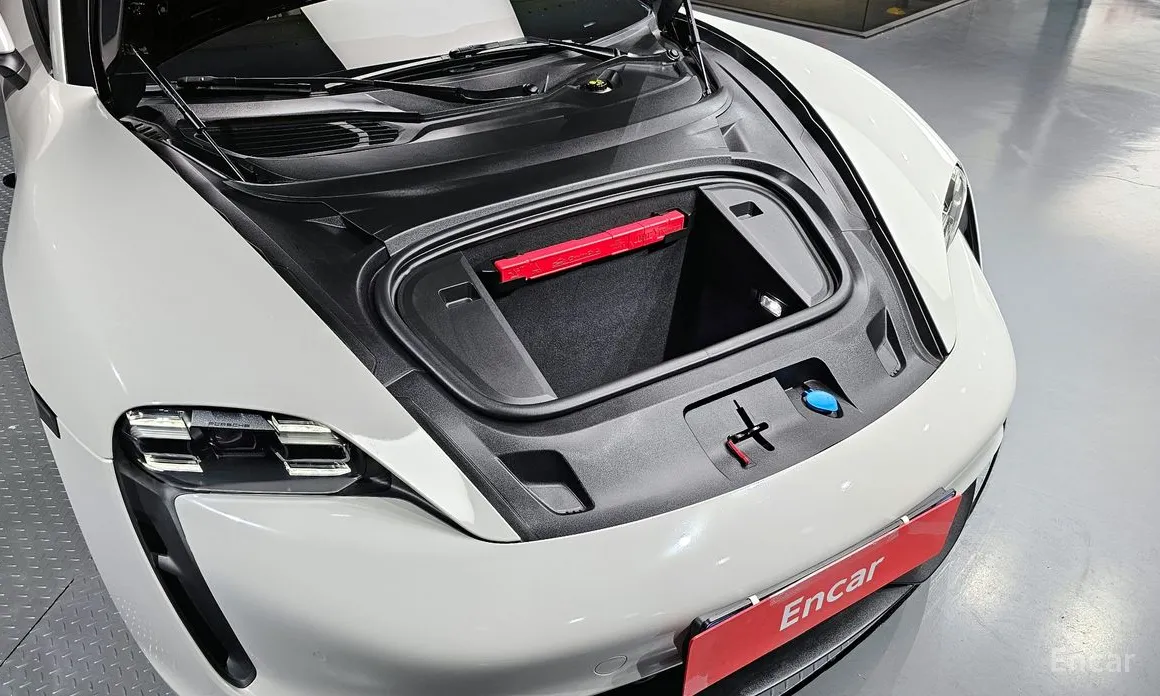 Фото 6 - Porsche Taycan