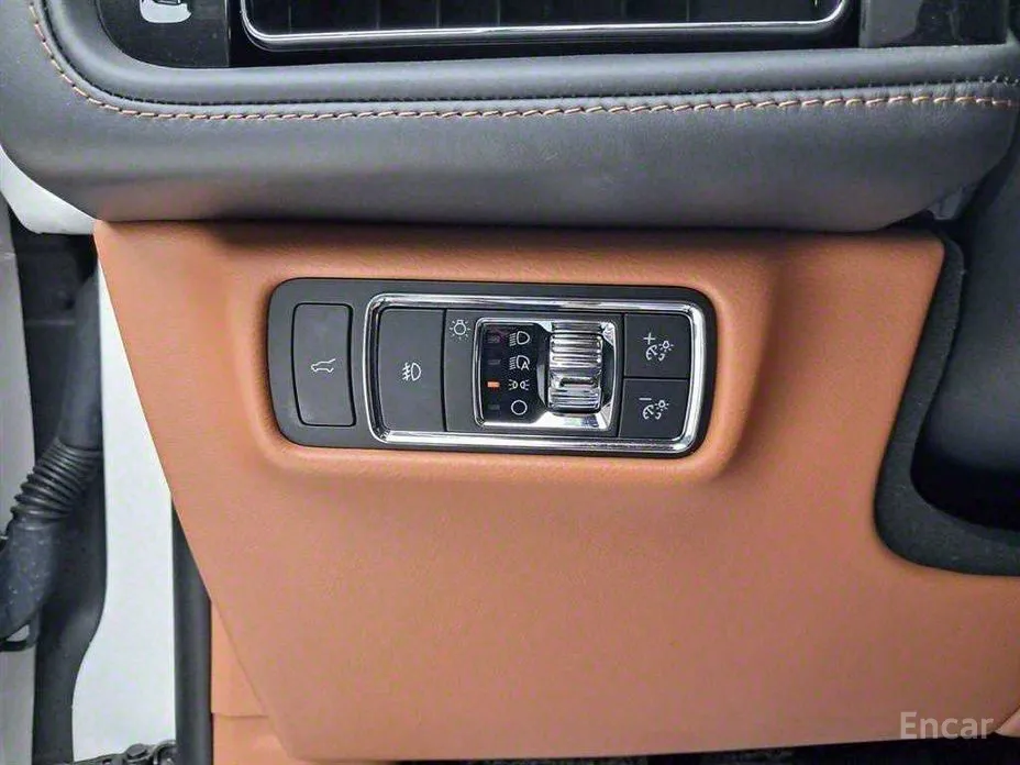 Фото 13 - Lincoln Aviator