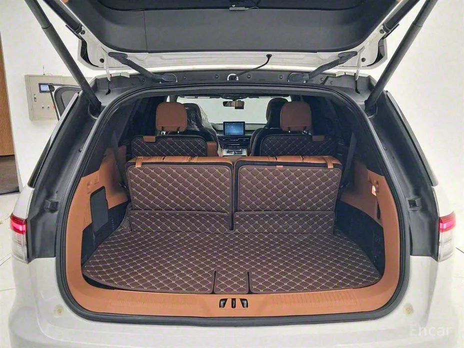 Фото 17 - Lincoln Aviator