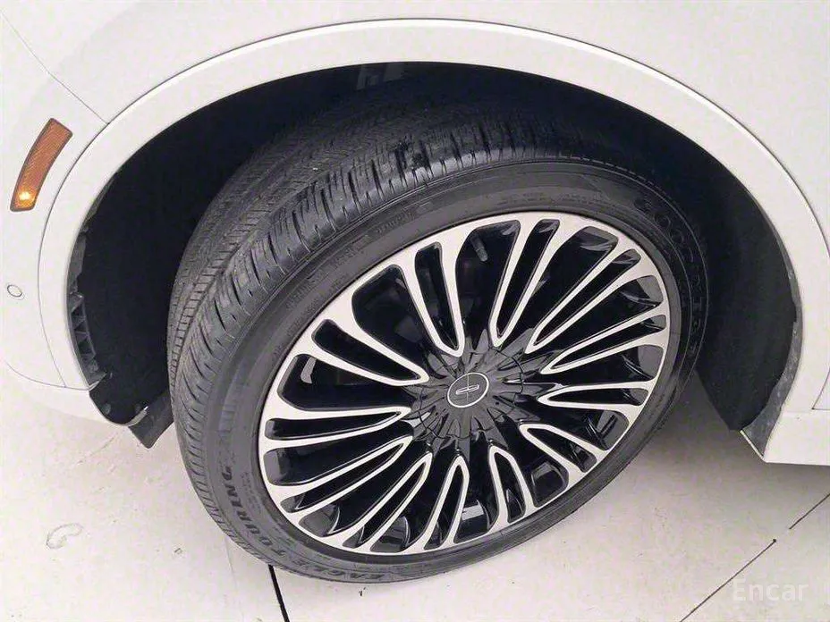 Фото 20 - Lincoln Aviator