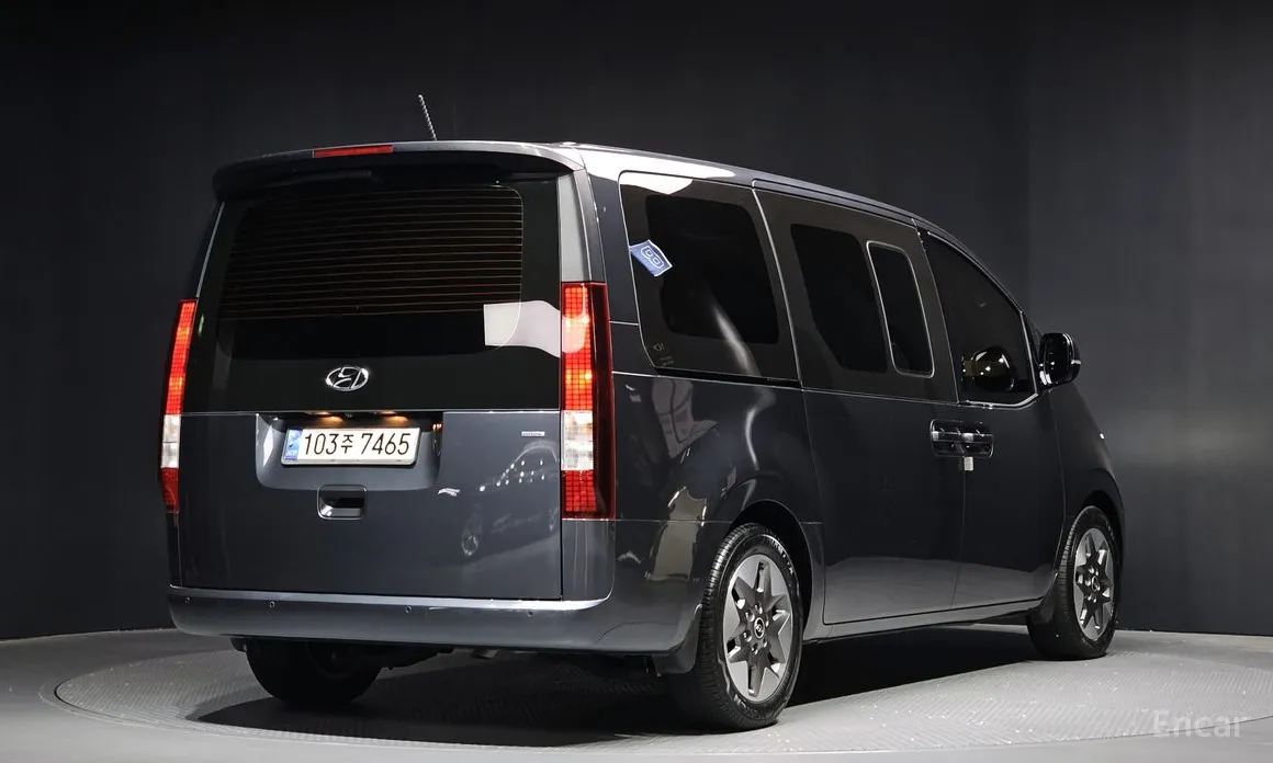 Фото 2 - Hyundai Staria