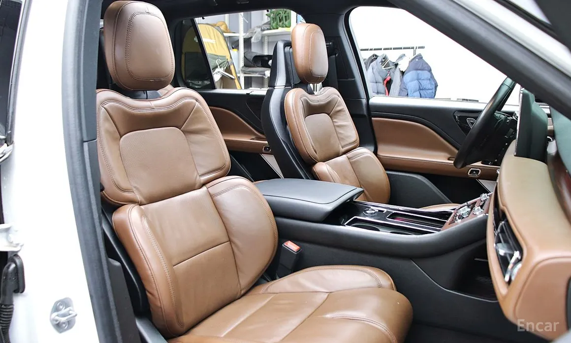 Фото 8 - Lincoln Aviator