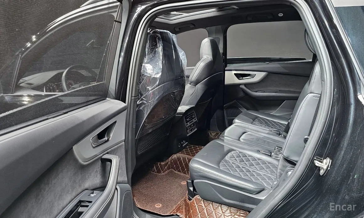 Фото 12 - Audi Q7