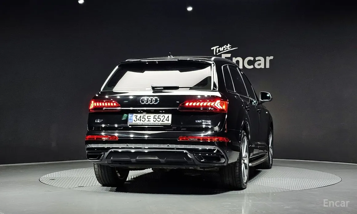 Фото 4 - Audi Q7