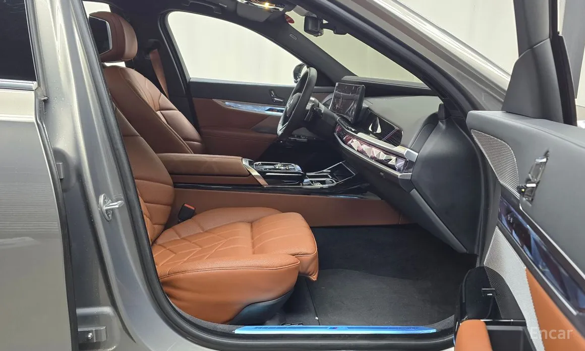 Фото 10 - BMW 7 Series