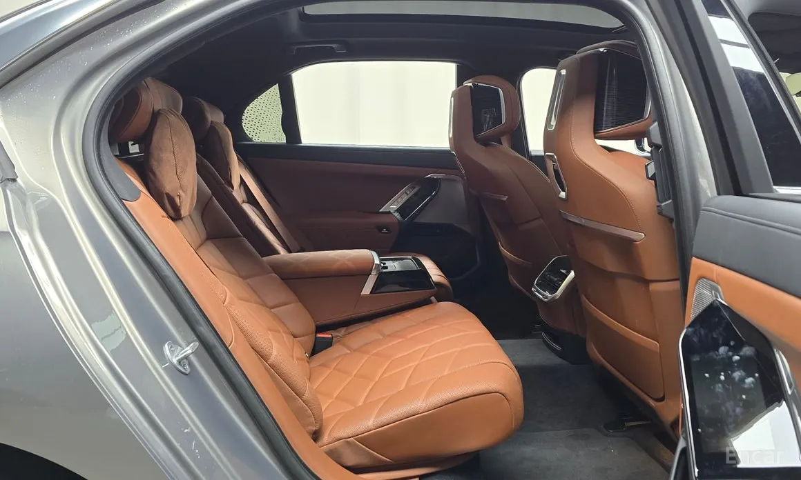 Фото 12 - BMW 7 Series