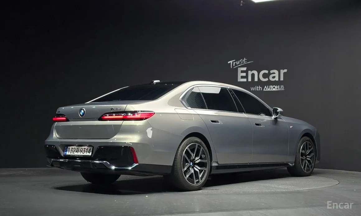 Фото 2 - BMW 7 Series