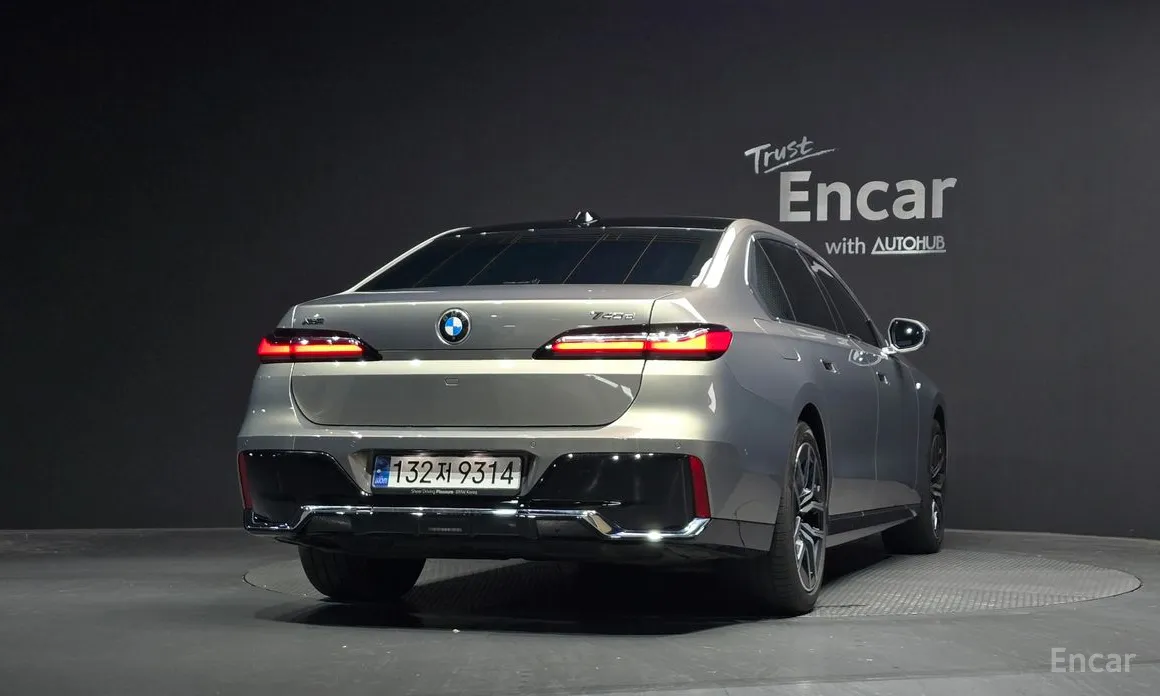 Фото 4 - BMW 7 Series