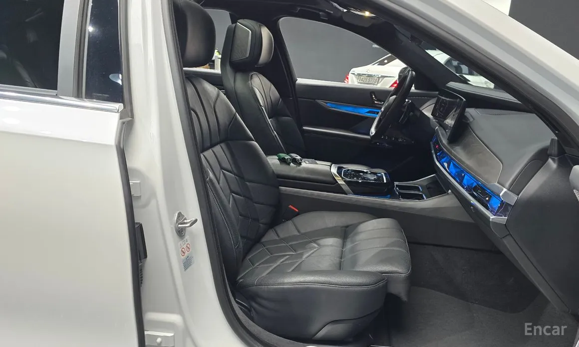 Фото 10 - BMW 7 Series