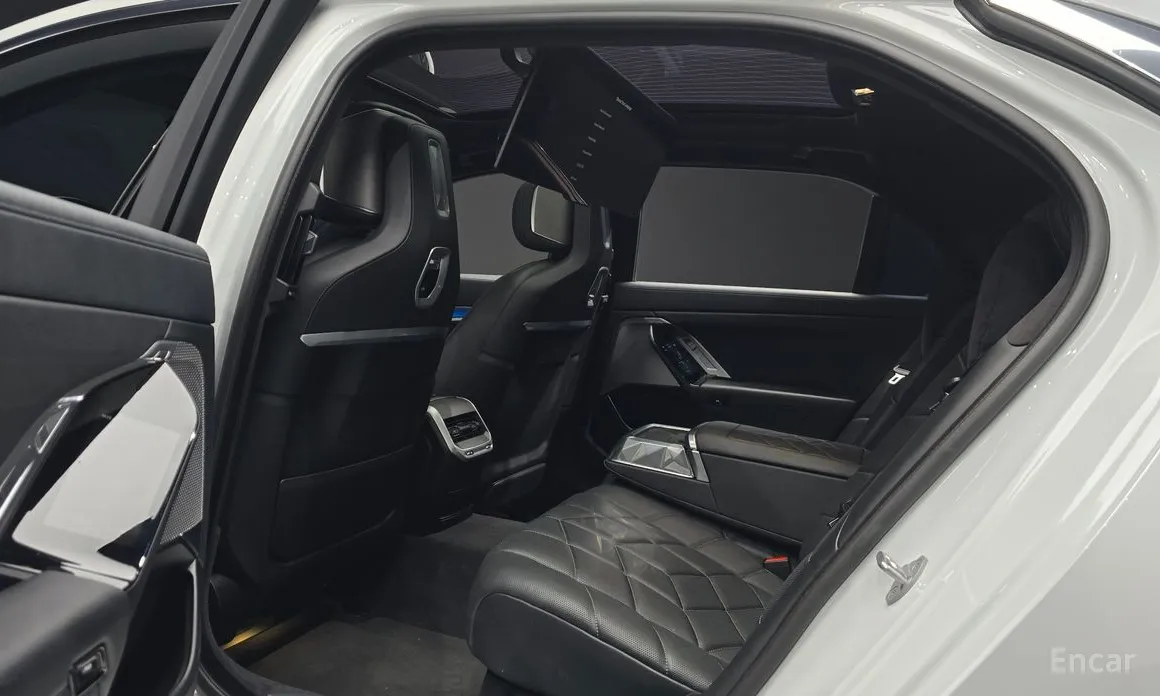 Фото 12 - BMW 7 Series