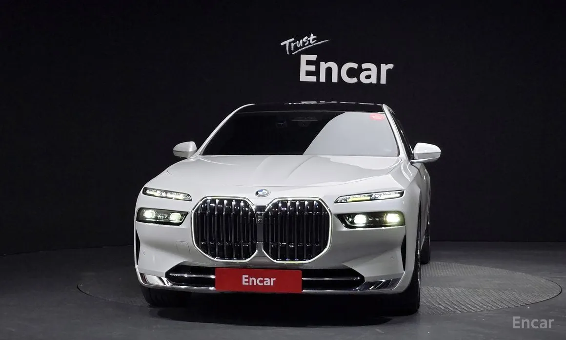 Фото 3 - BMW 7 Series