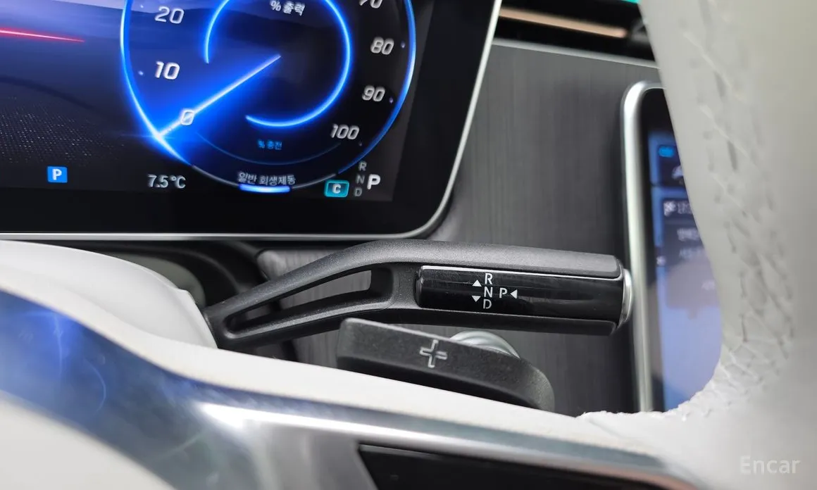 Фото 9 - Mercedes-Benz EQE