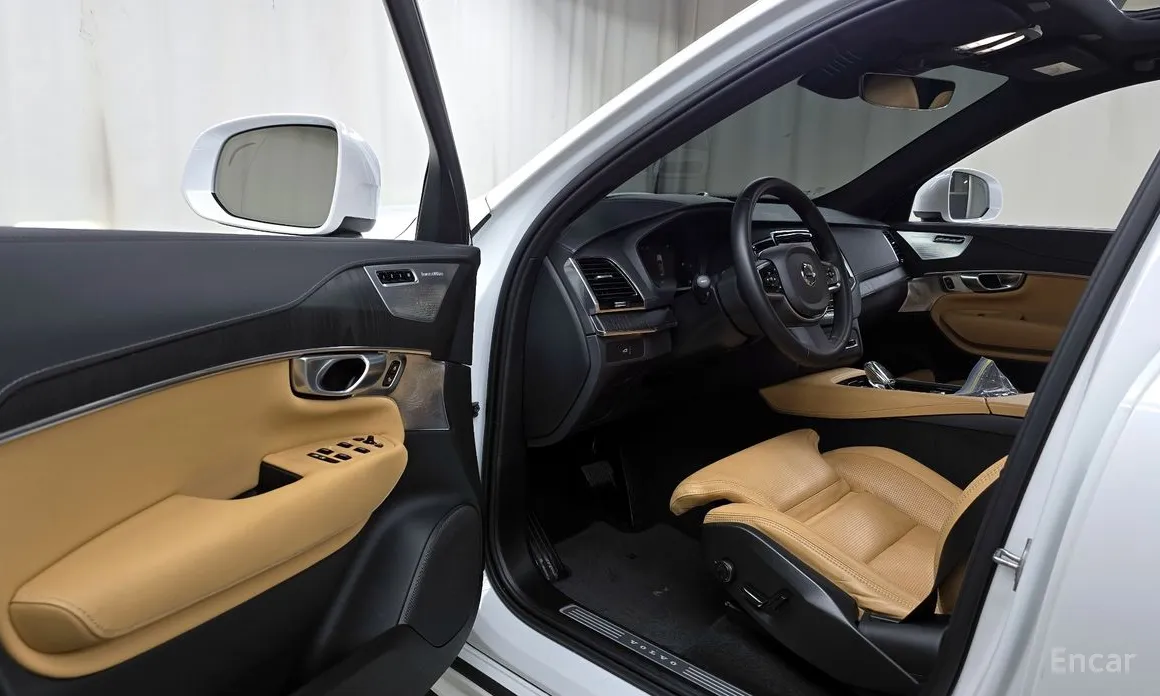 Фото 11 - Volvo XC90