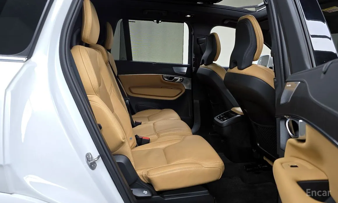 Фото 12 - Volvo XC90