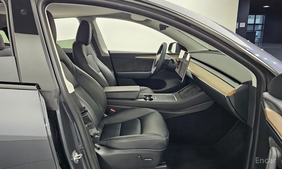 Фото 10 - Tesla Model Y