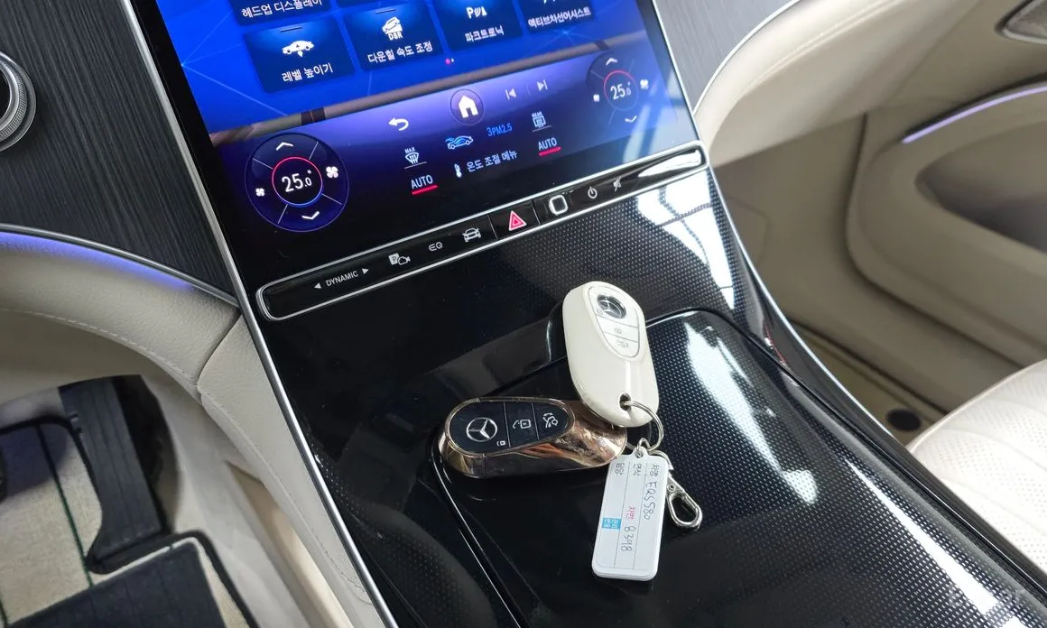 Фото 9 - Mercedes-Benz EQS