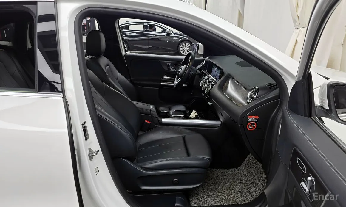 Фото 11 - Mercedes-Benz GLA-Class