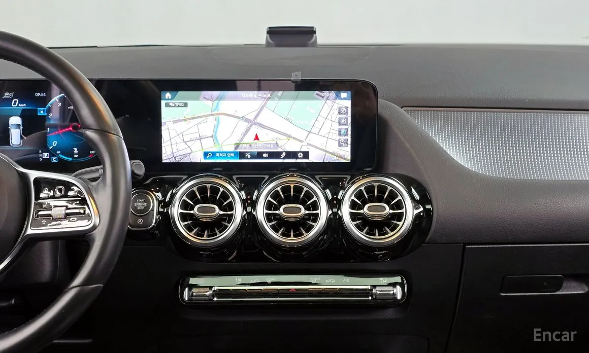 Фото 14 - Mercedes-Benz GLA-Class