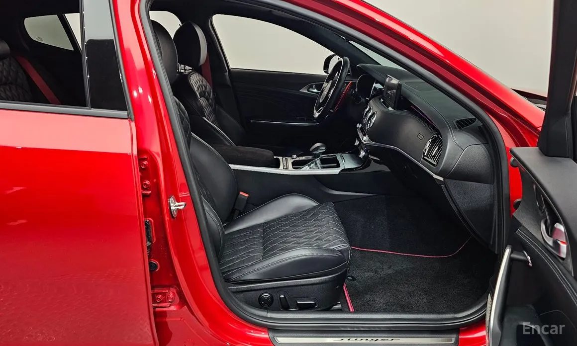 Фото 11 - Kia Stinger