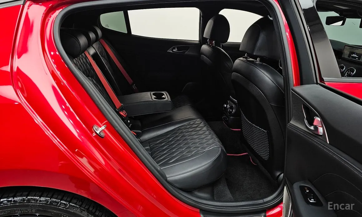 Фото 12 - Kia Stinger