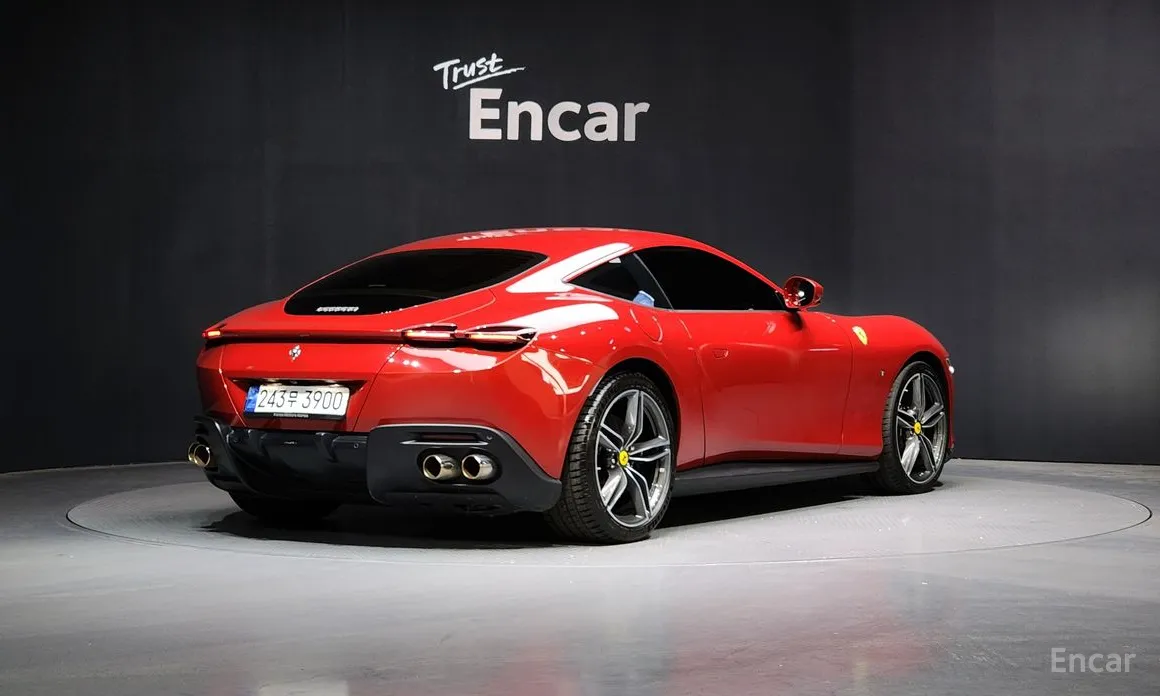 Фото 2 - Ferrari Roma