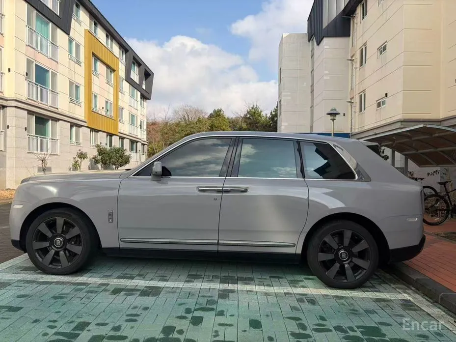 Фото 2 - Rolls-Royce Cullinan