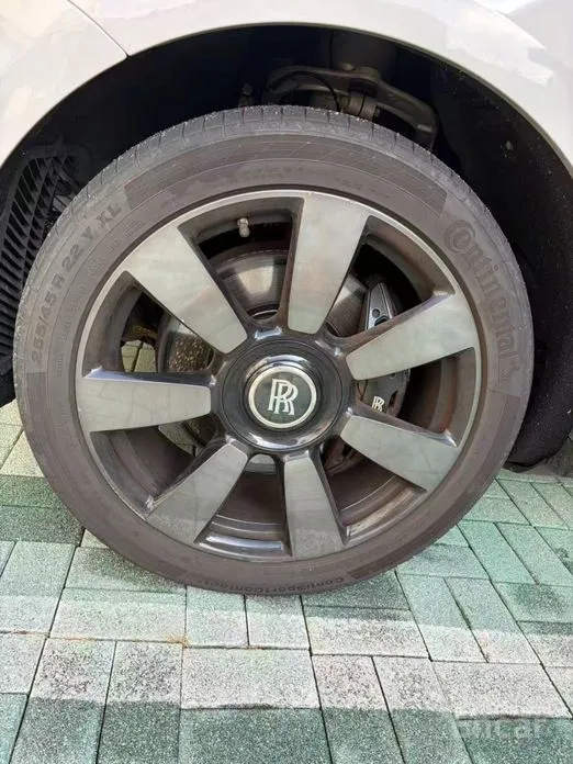 Фото 6 - Rolls-Royce Cullinan