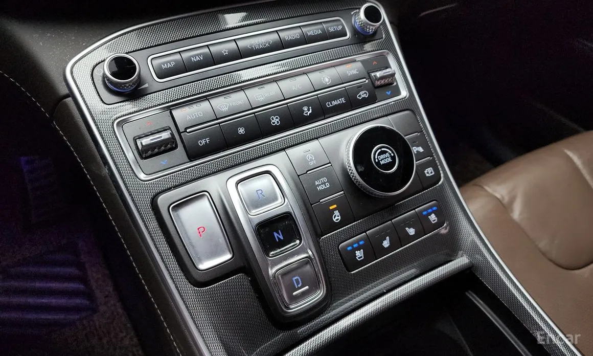 Фото 9 - Hyundai Santa Fe