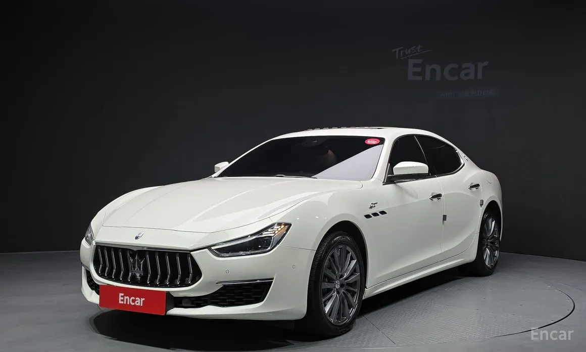 Фото 1 - Maserati Ghibli