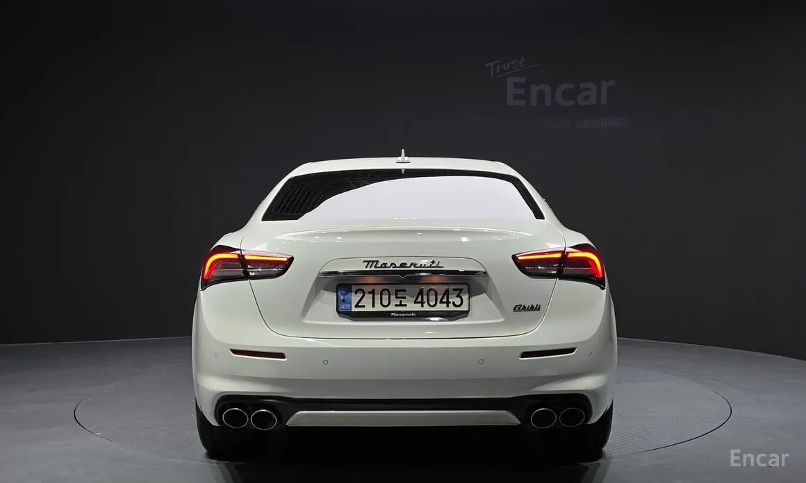 Фото 4 - Maserati Ghibli