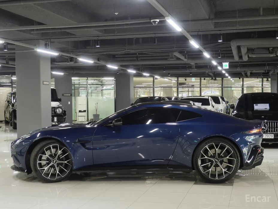 Фото 2 - Aston Martin Vantage