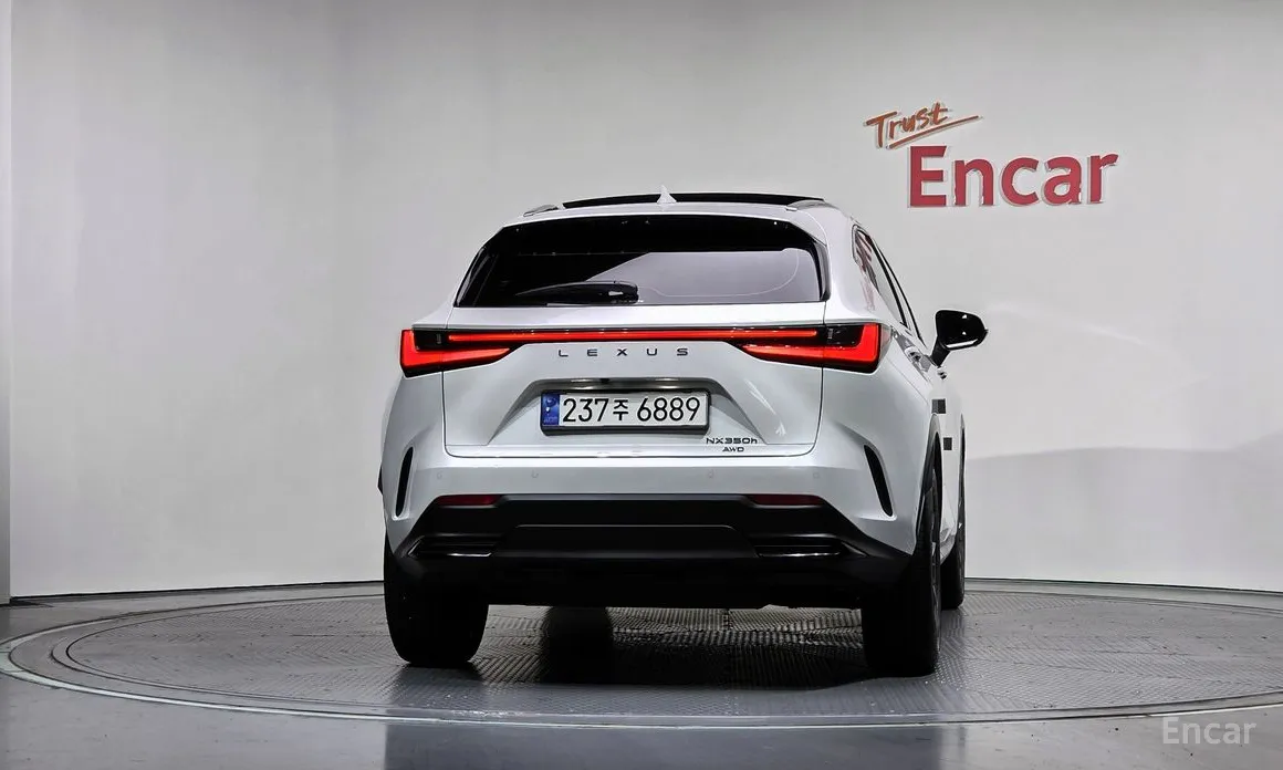 Фото 4 - Lexus NX