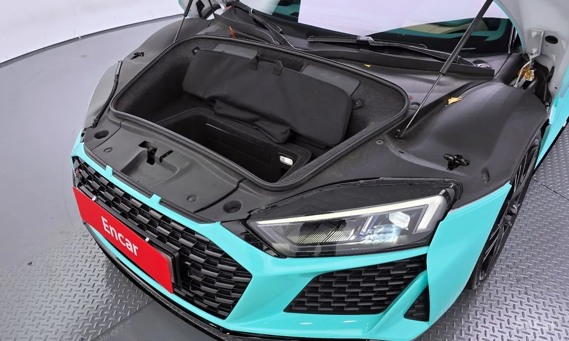 Фото 18 - Audi R8