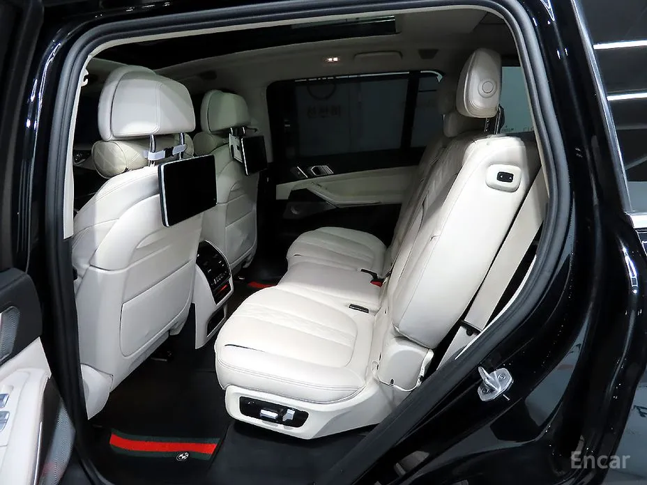 Фото 18 - BMW X7