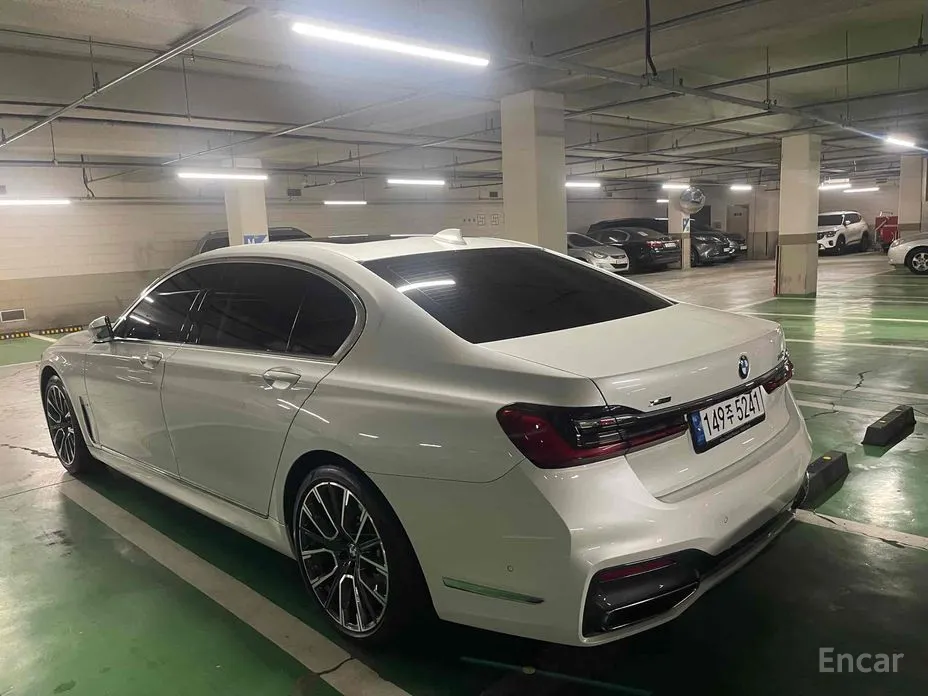 Фото 2 - BMW 7 Series
