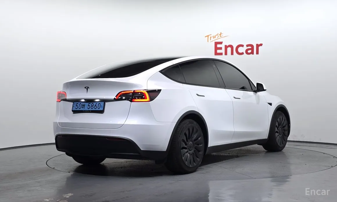 Фото 2 - Tesla Model Y