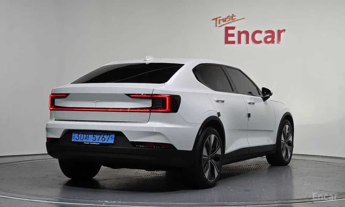 Фото 2 - Polestar 2