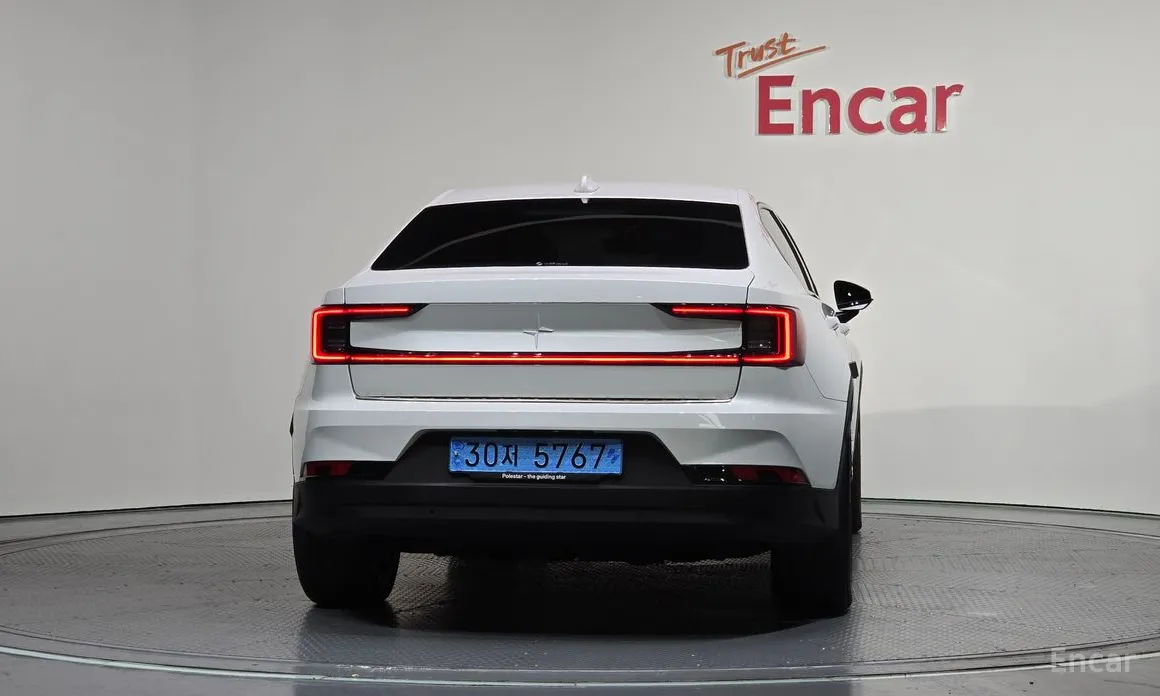 Фото 4 - Polestar 2
