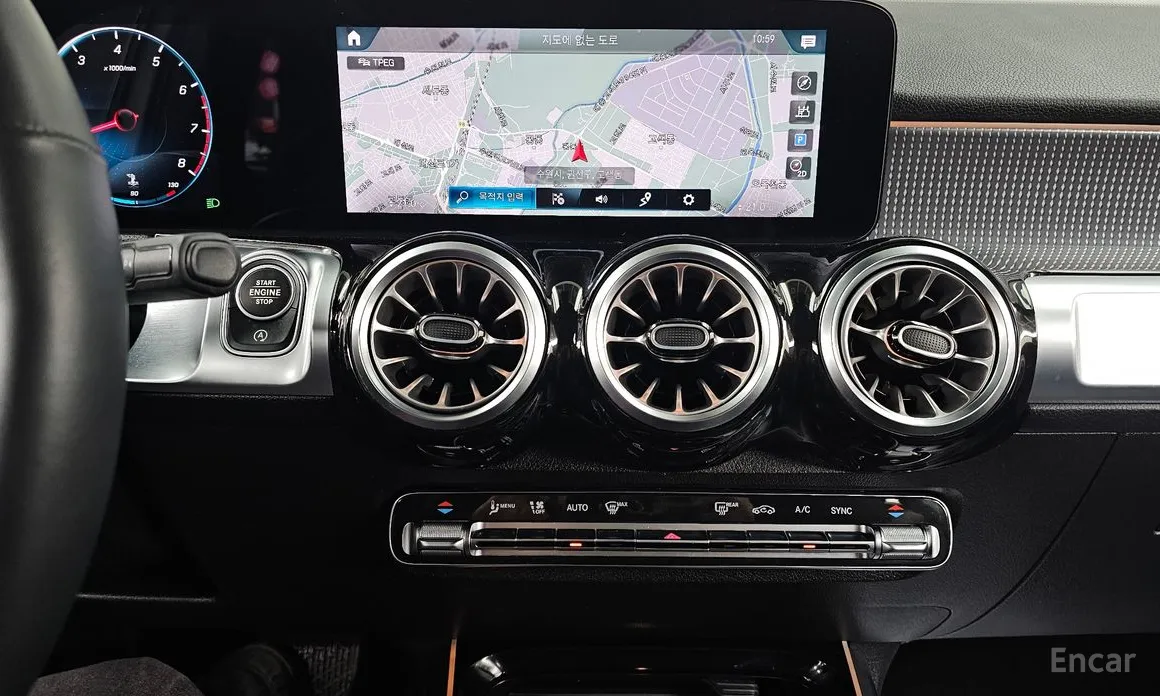 Фото 14 - Mercedes-Benz GLB-Class