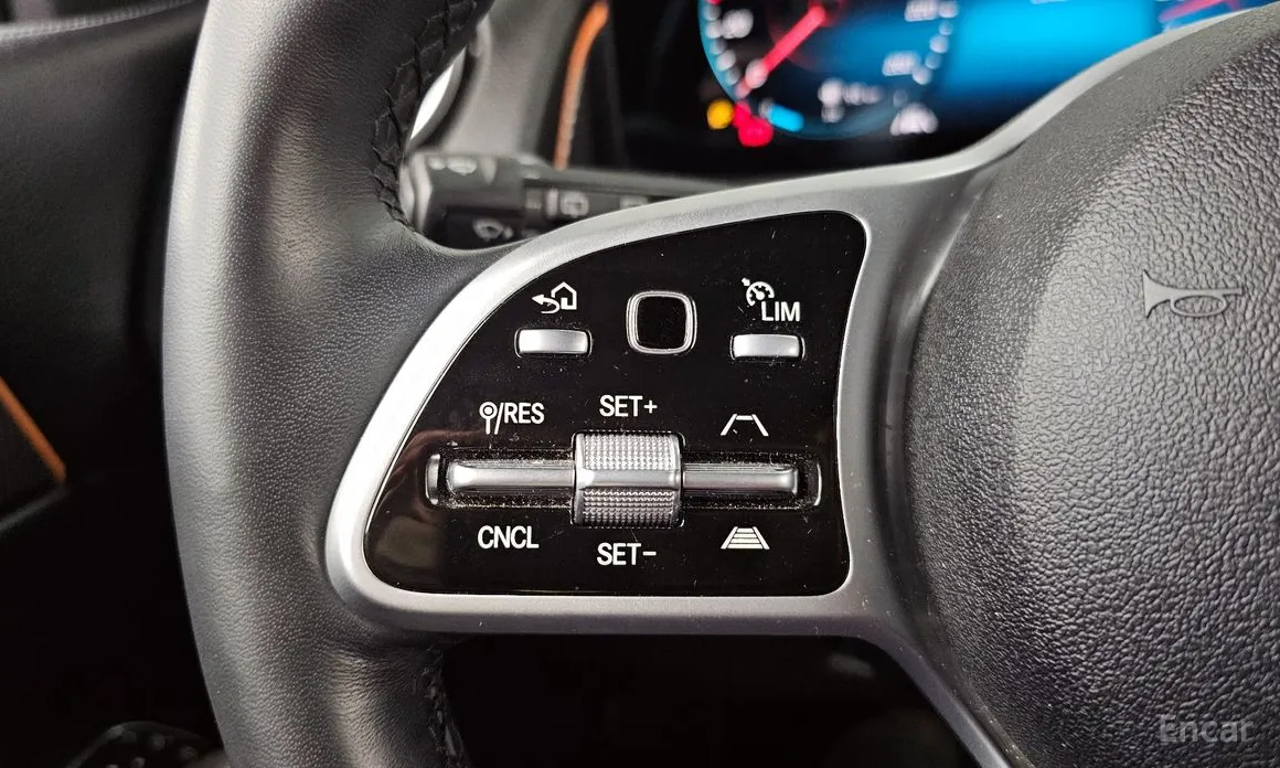 Фото 17 - Mercedes-Benz GLB-Class