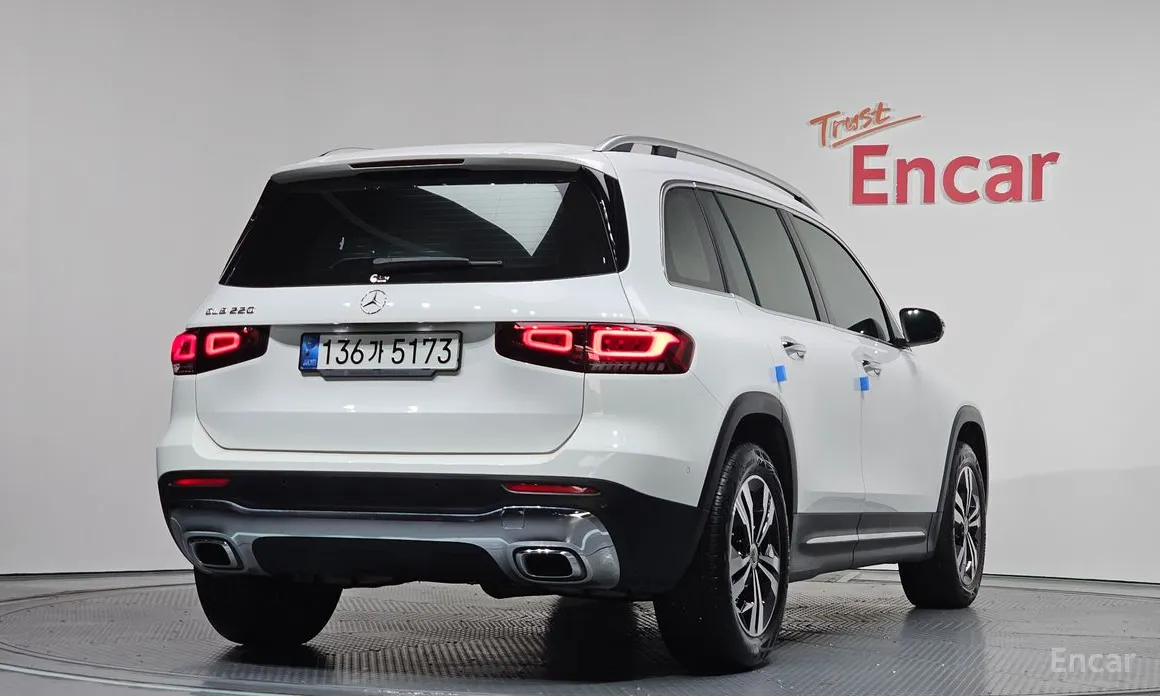 Фото 2 - Mercedes-Benz GLB-Class