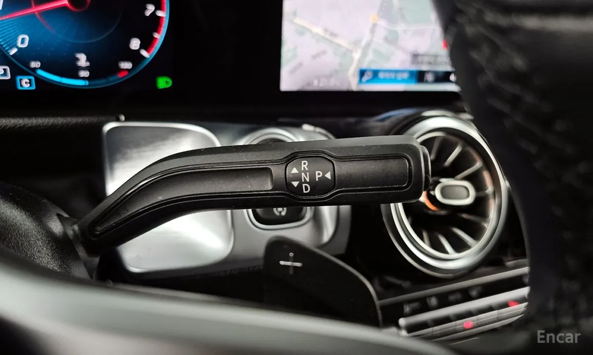 Фото 9 - Mercedes-Benz GLB-Class