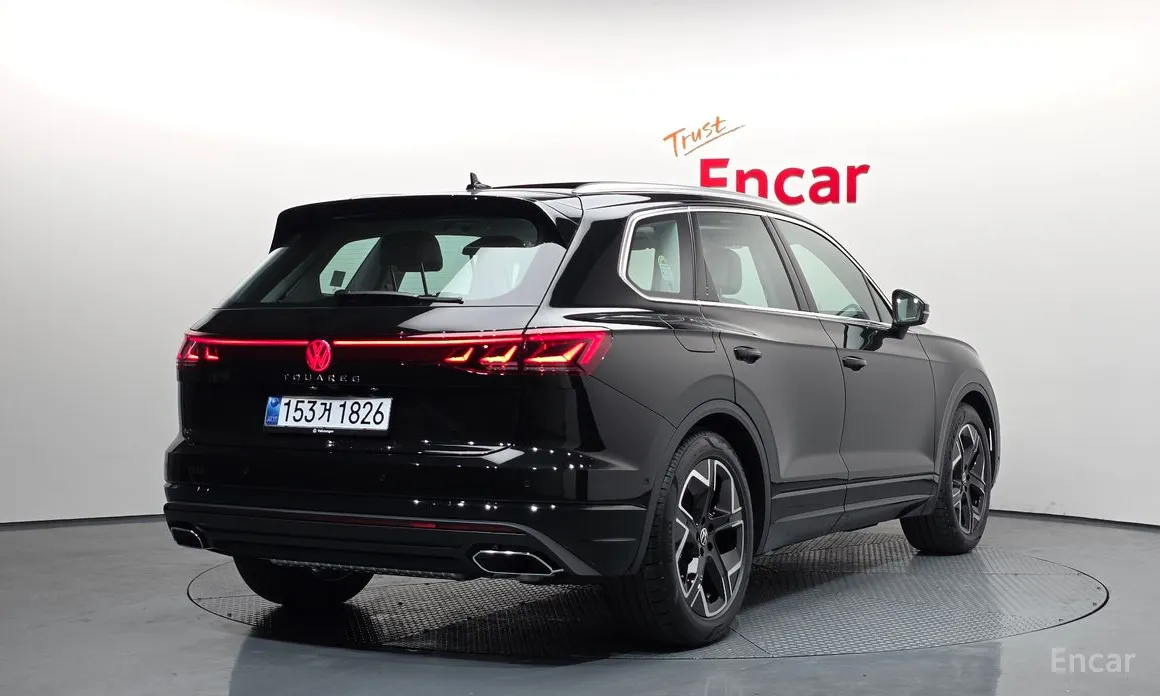 Фото 2 - Volkswagen Touareg