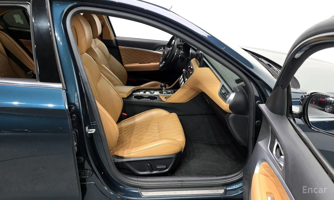 Фото 11 - Genesis G70