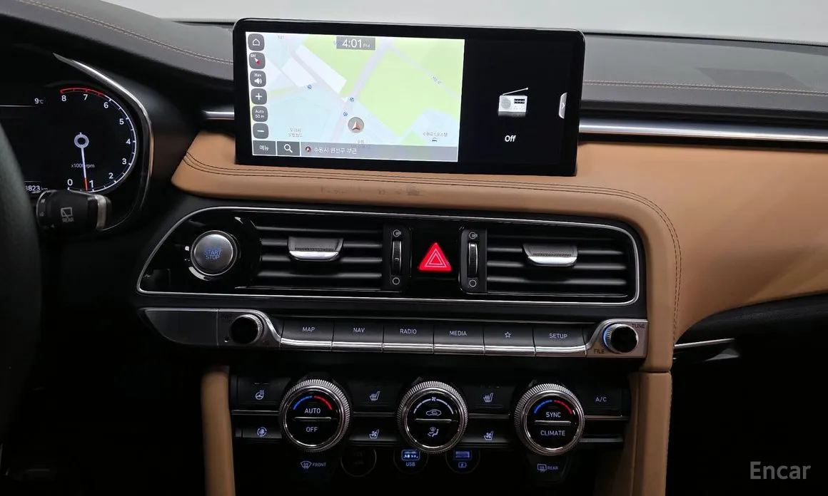 Фото 14 - Genesis G70